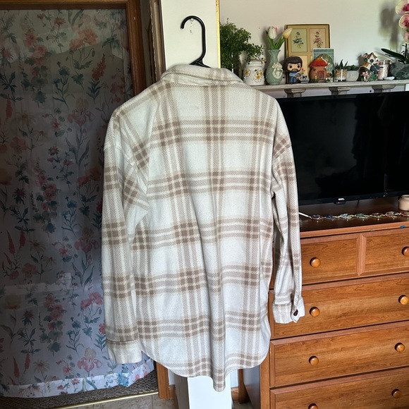 Shacket - Picture 4 of 4